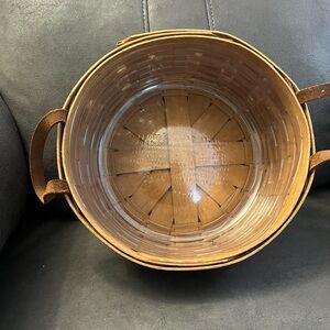 Vintage Longaberger HandWoven Basket with plastic liner & leather handles